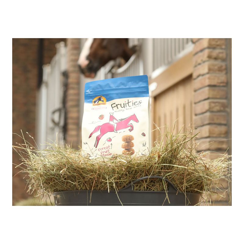 Smaczki dla koni o smaku owoców leśnych Cavalor Fruities 750 g
