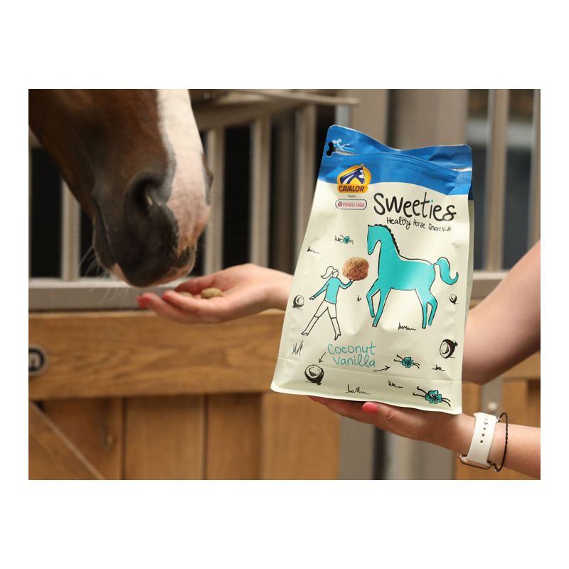 Smaczki dla koni o smaku kokosowym Cavalor Sweeties 750 g