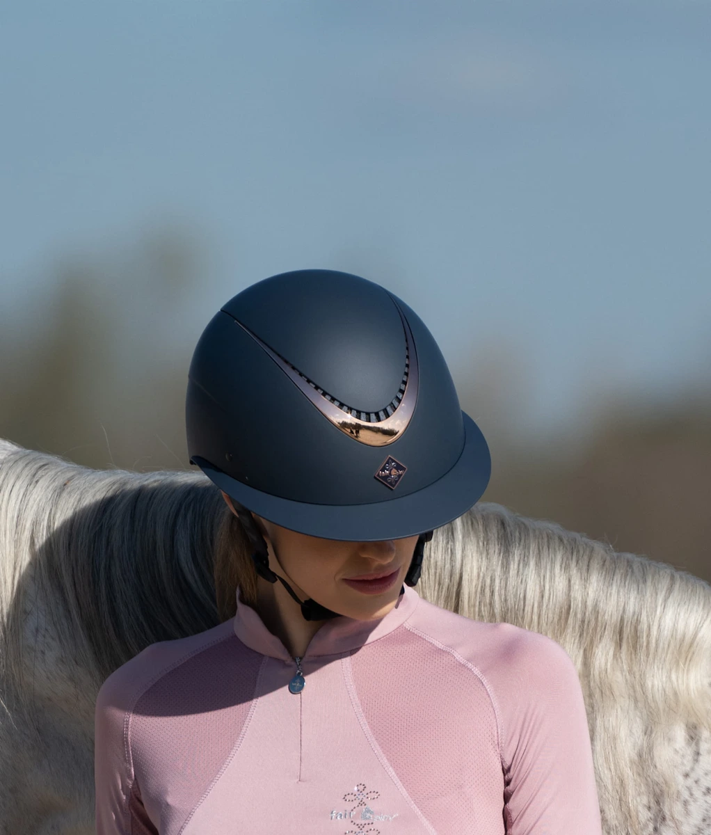 Kobieta w kasku Fair Play Apoleus Rosegold