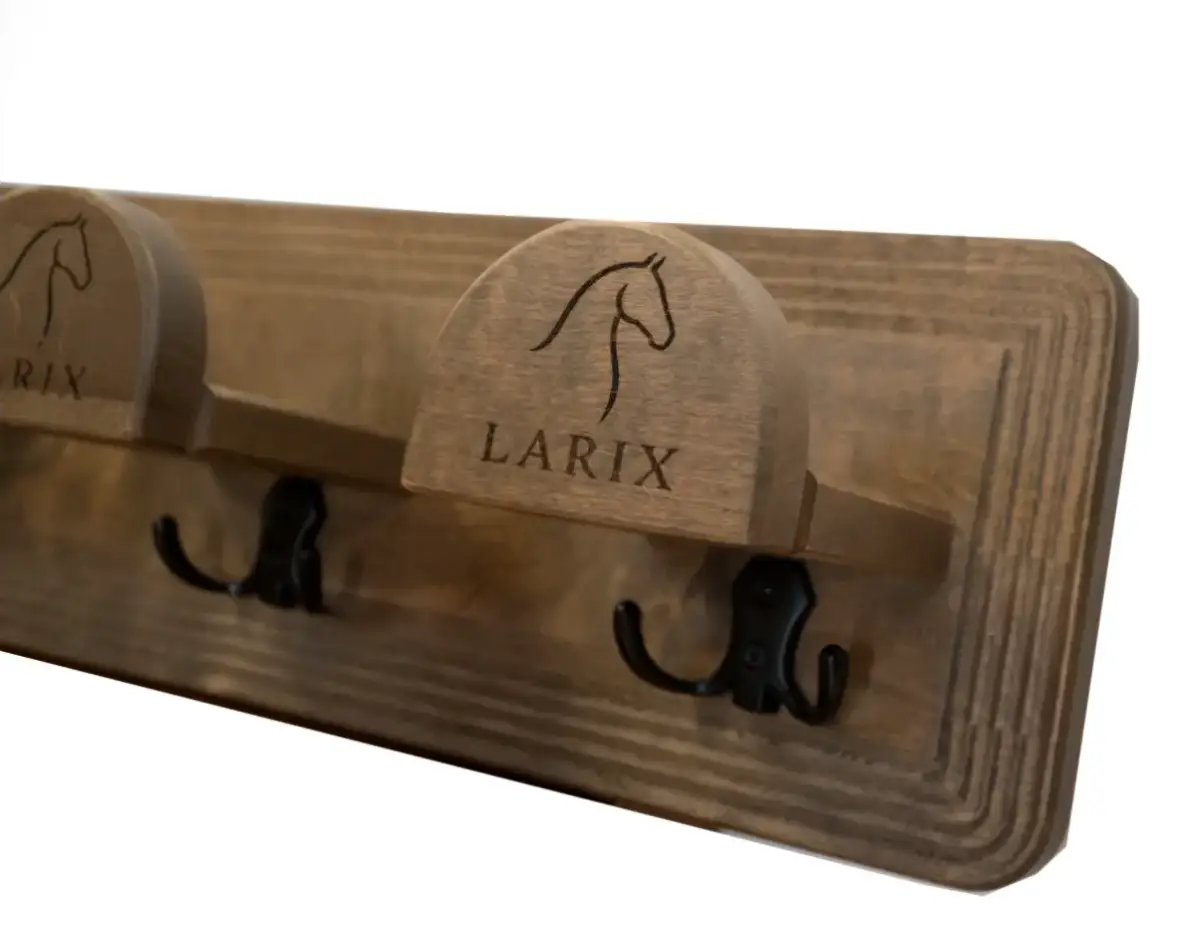 Wieszak na ogłowia firmy Larix
